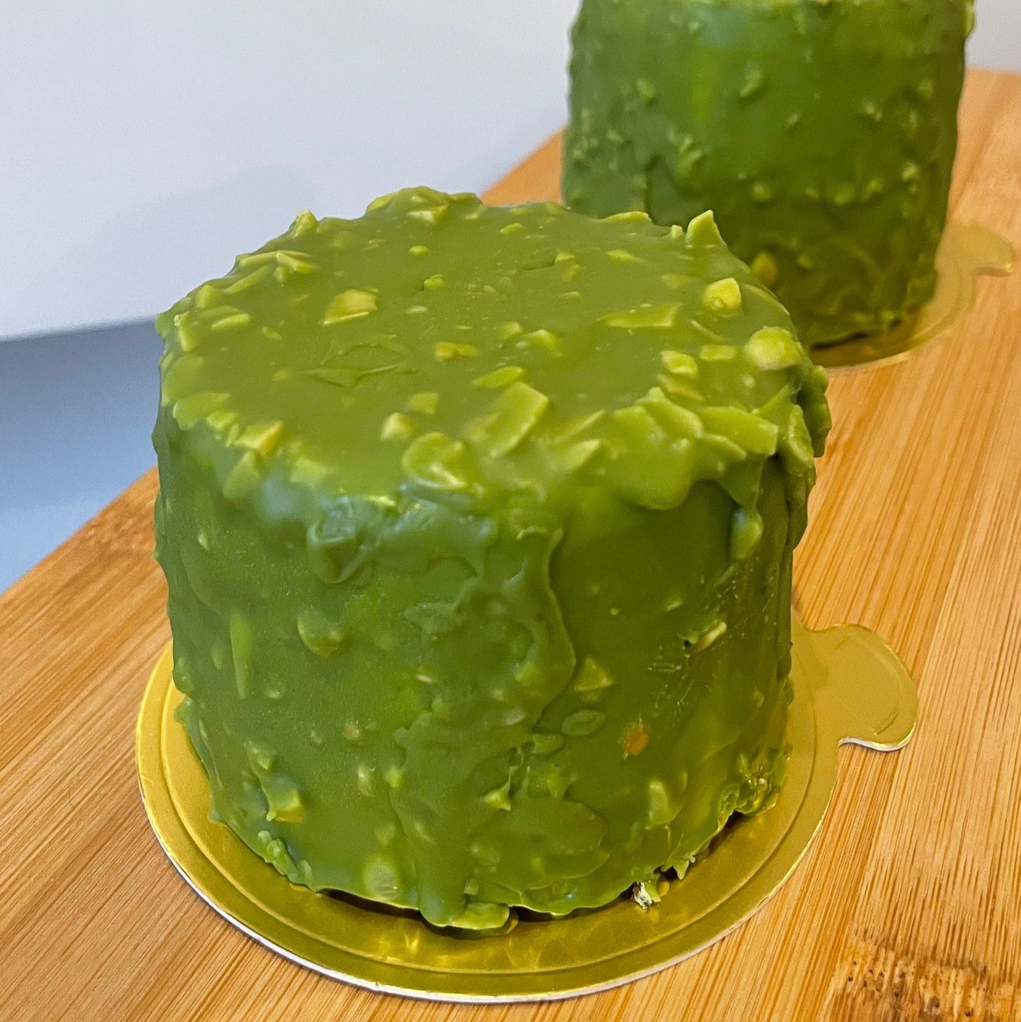 Matcha Crispy Chocolate Cake