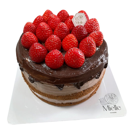 Strawberry chocolate cake 
