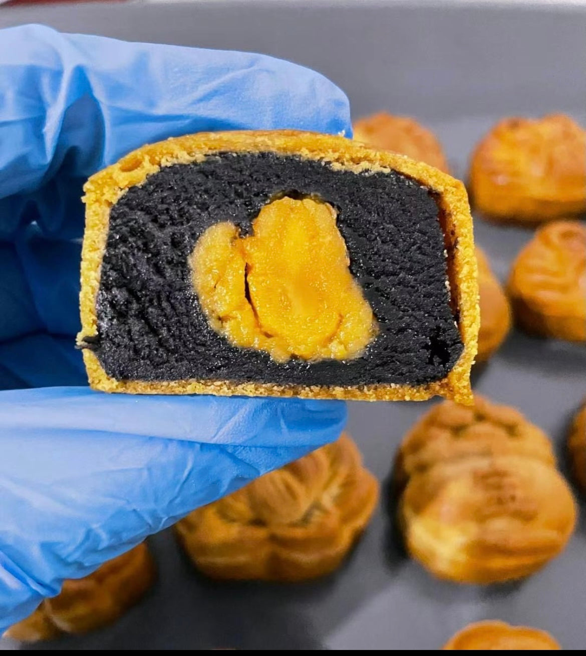 6x Induvial Egg York Black Sesame Moon Cake In Gift Box
