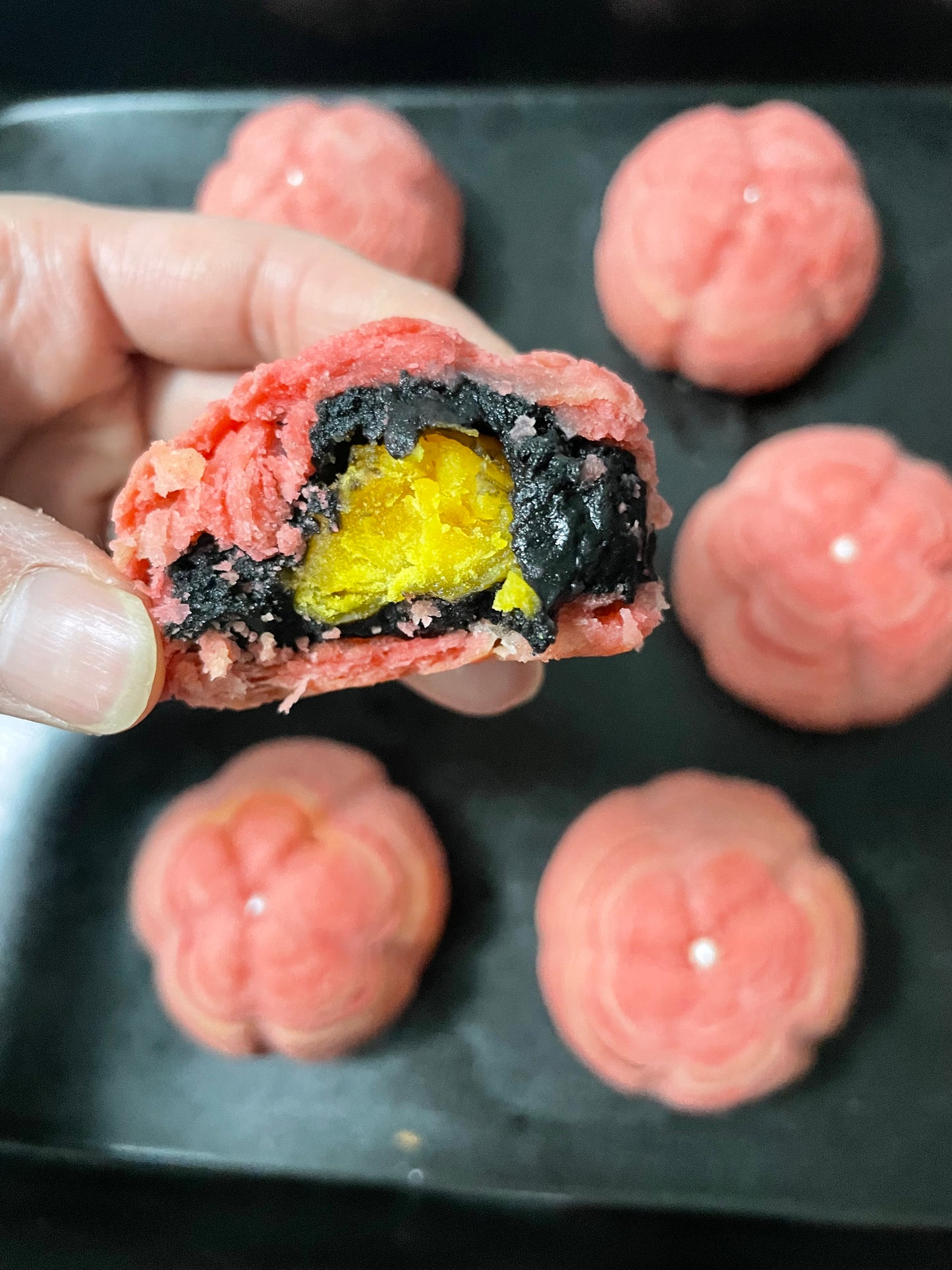 Black Sesame Blossom Pastry