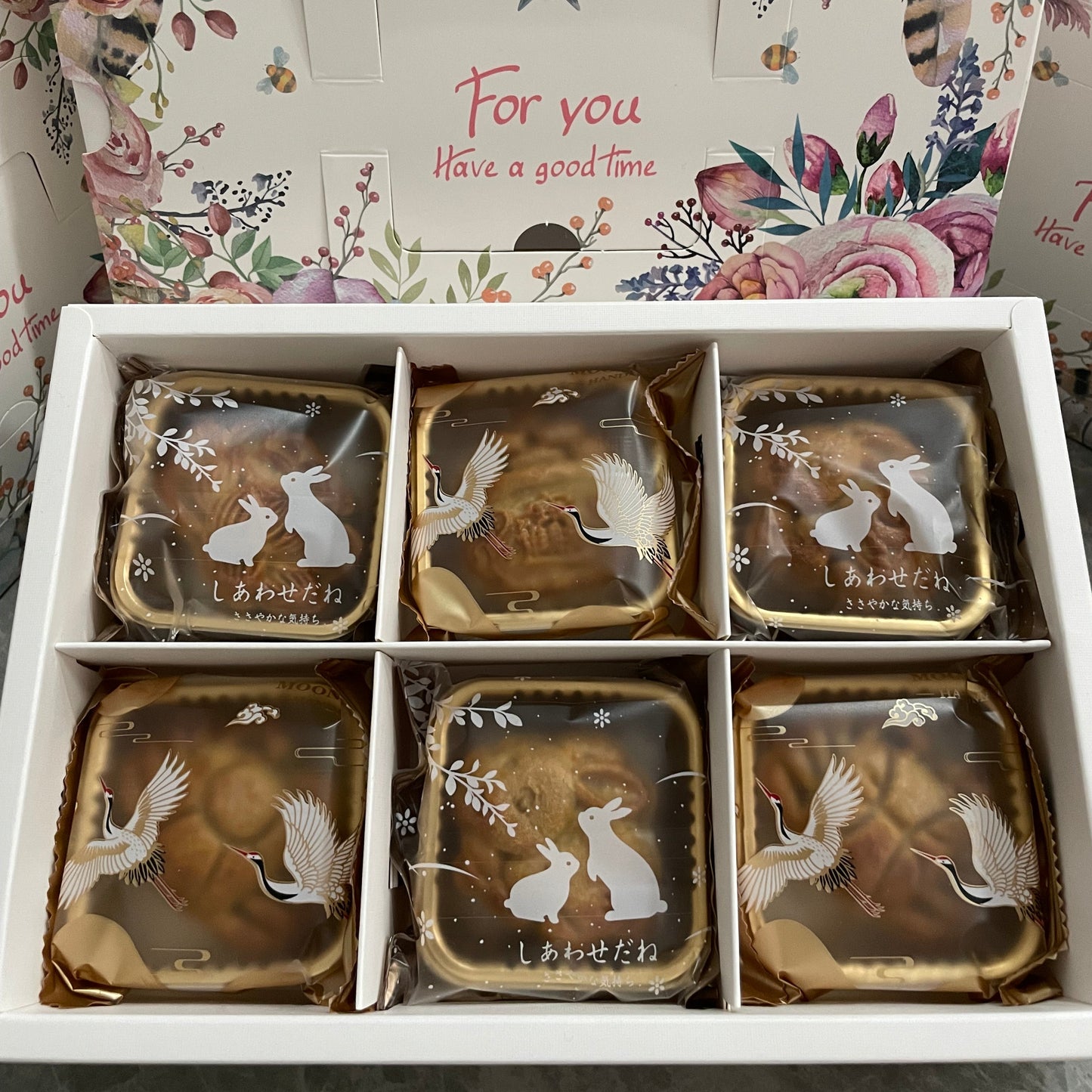 6 Black Sesame Moon Cake In Gift Box